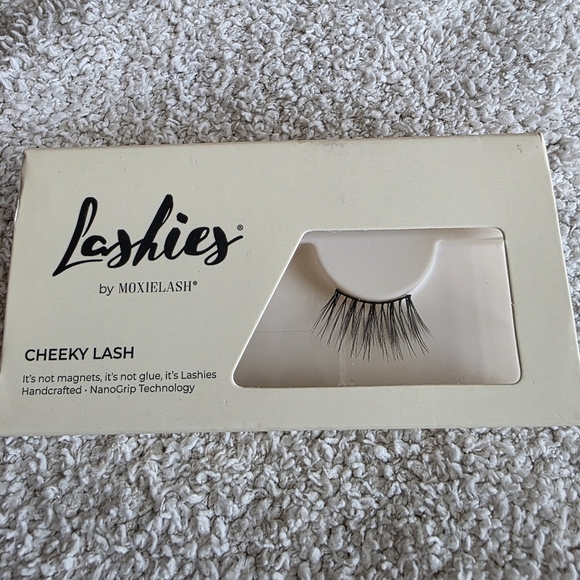 NWT Lashies by MoxieLash. Cheeky Lash. Premium Silk Lashes. - Picture 2 of 4